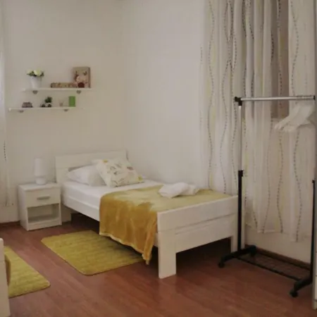 Viva Apartment Split